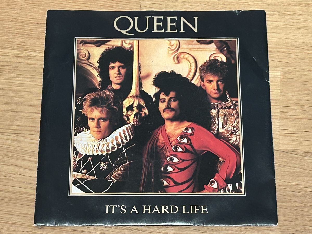 Schallplatten: Queen. 1984. it‘s A Hard Life – Gebraucht aus Faulensee von Mizuno06