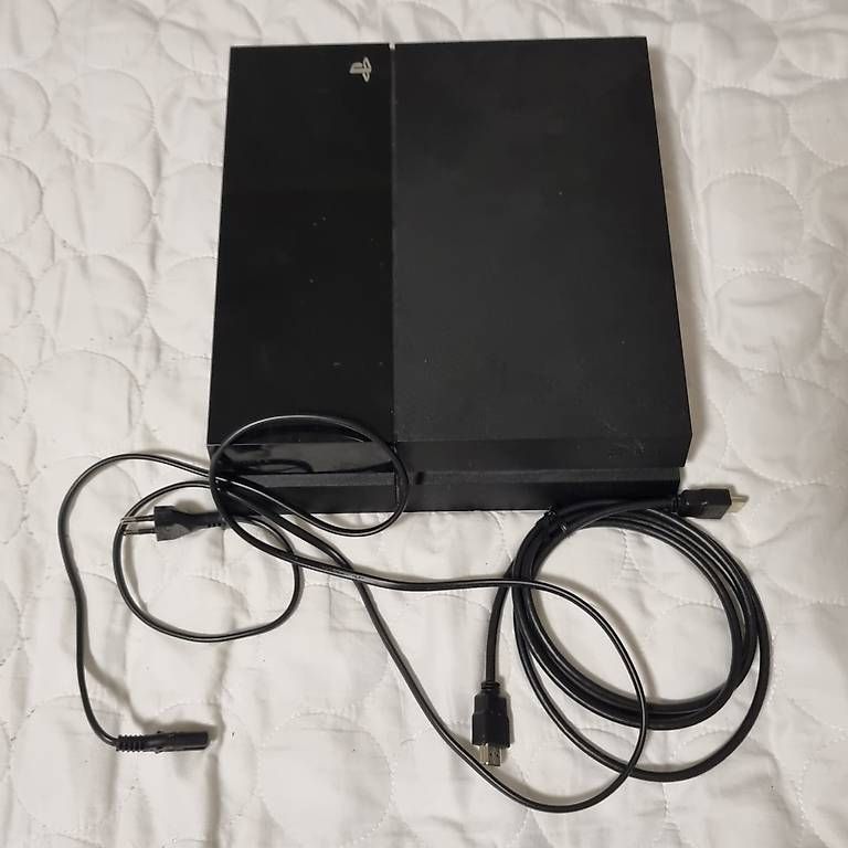 Sony Consoles: Ps4 ink. Ladekabel und Hdmi Kabel – D'occasion à Zürich par A.R.A 2