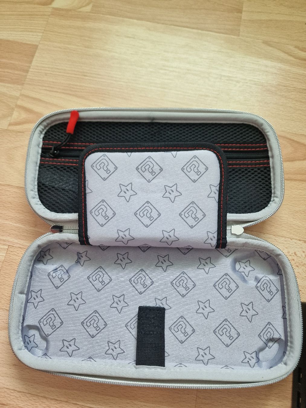 Nintendo Konsolen: Nintendo Switch V1 ungepatcht + 4 Joy-Cons + Mario Kart +1 – Gebraucht aus Fahrwangen von luk_bhw7 6