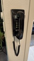 Téléphone fixe mural vintage