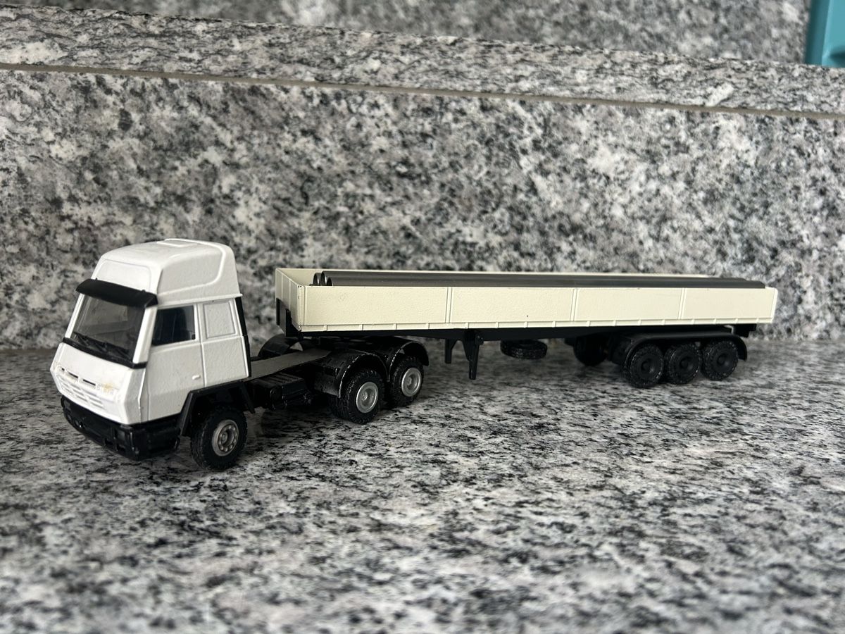 Conrad Kit di modellismo & Modellini statici: Steyer Sattelschlepper , 1:50, Conrad – Usato da Horw venduto da Tigercat635 1