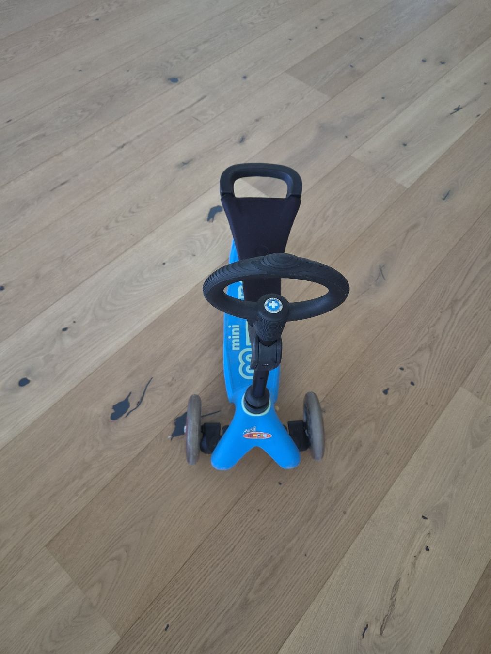 Micro Kickboard: Micro Mini Scooter blau mit Sitz gebrauchter Zustand – Usato da Lützelflüh-Goldb venduto da 3delweiss 3