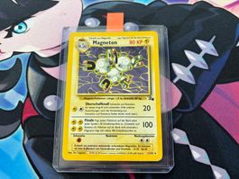 2000 POKEMON Magneton Holo Fossil 11