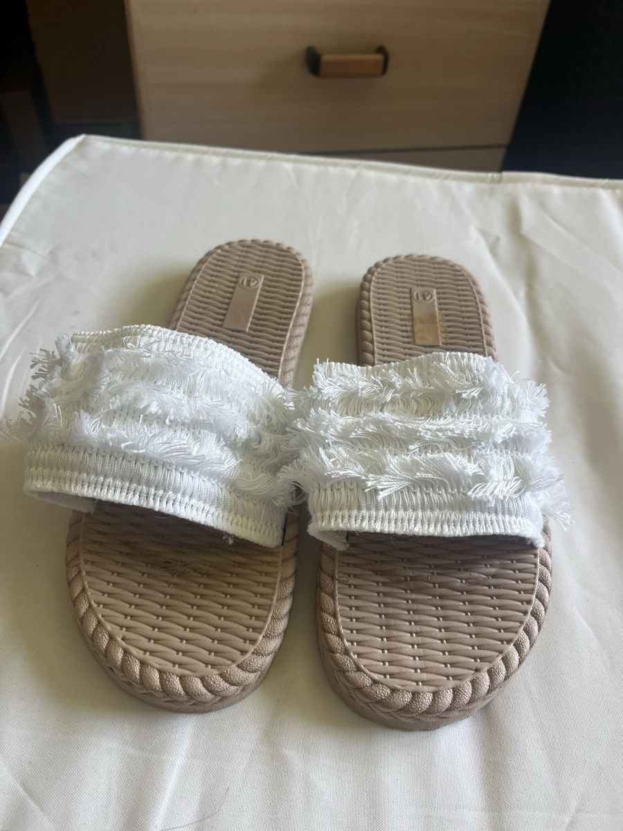 Scarpe da donna: Slippers weiss Gr. 41 Neu – Nuovo e nell'imballaggio originale da Giswil venduto da Mauritius9026