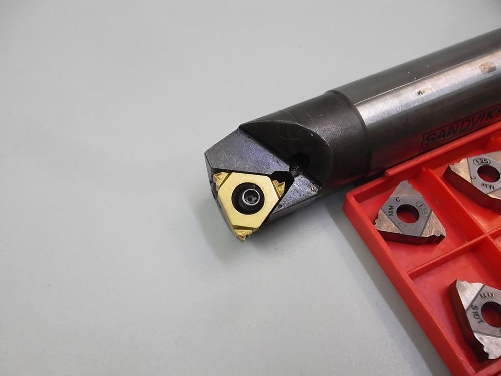 Gewindebohrstange SANDVIK R166.4KF-20-16 mit 29 neue Platten (Gebraucht ...