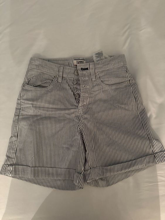 Tommy Hilfiger Pantalons: Tommy Hilfiger Jeans Shorts, gestreift, Gr. 25, Sommer – D'occasion à Schindellegi par butterfly242011