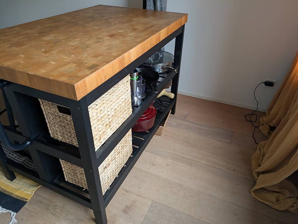 Cucine complete: IKEA VADHOLMA Kitchen Island with Rack – Usato da Wallisellen venduto da psa_c5mt 1