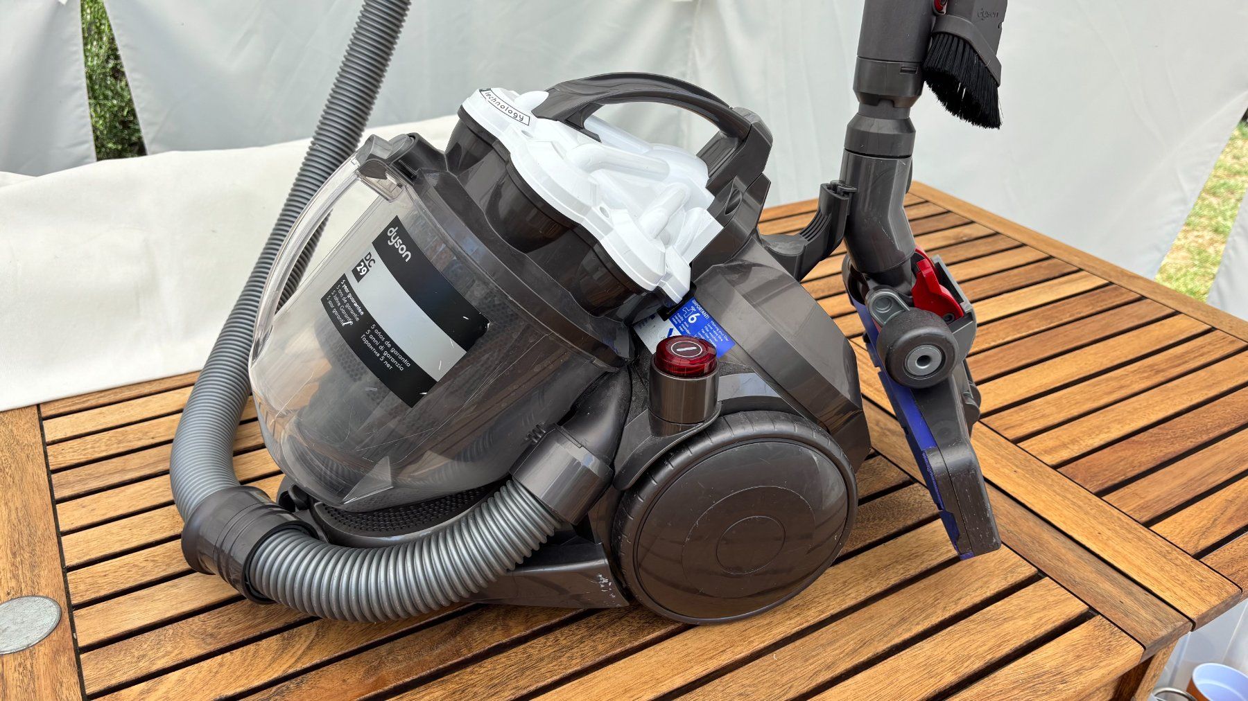 Dyson Aspirateurs & Accessoires: Dyson Staubsauger DC 29 - HEPA Filter – D'occasion à Rheinfelden par sabine0101 1