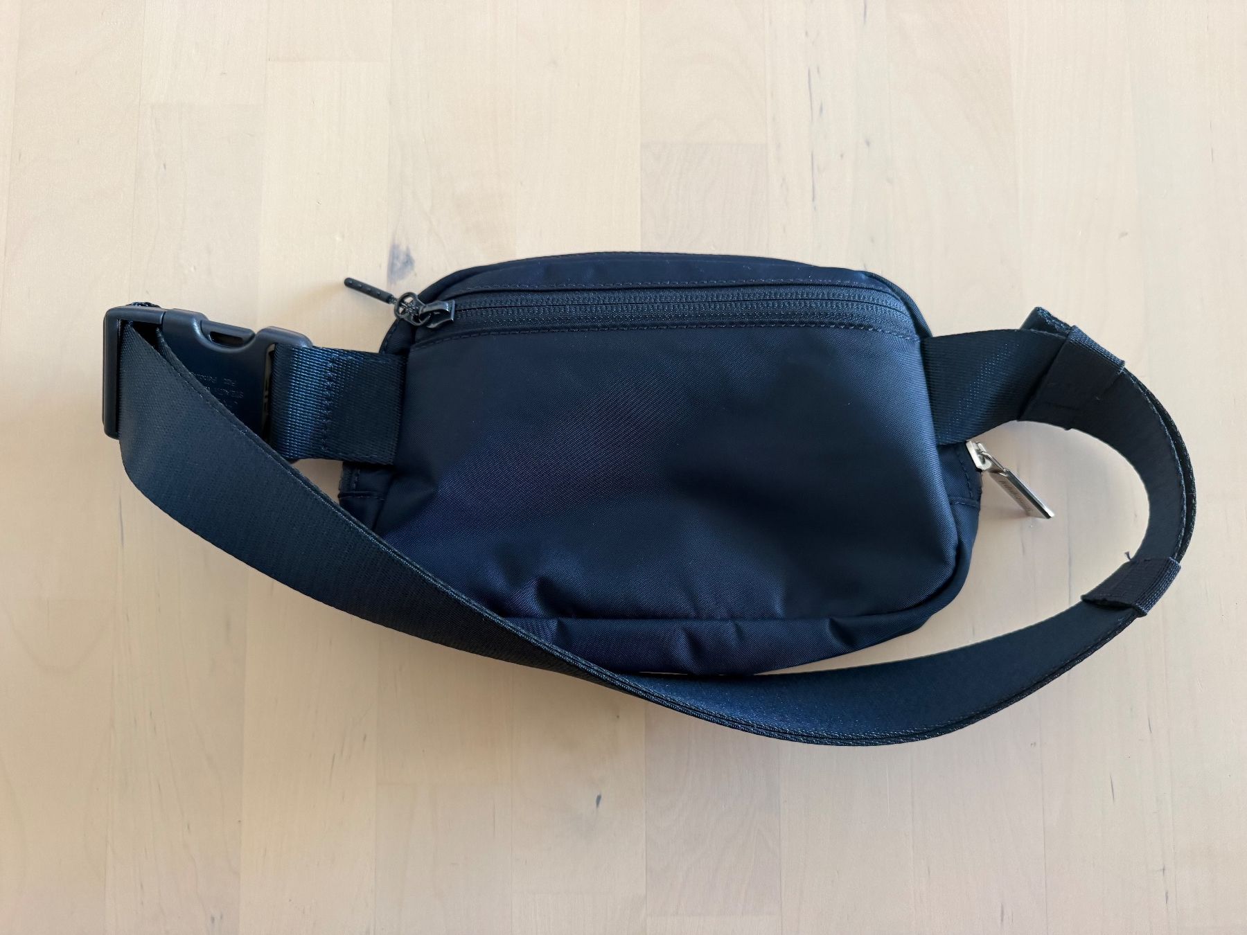 Lululemon Sacs: Lululemon Gürteltasche – Neuf (Voir description) à Glattpark(Opfikon) par infinite_bags101 1