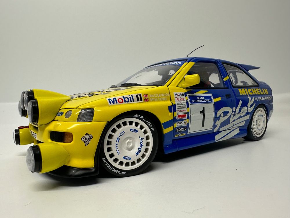 Ford Escort Cosworth RS (1998) – 1/18 – UT Models Icône rallye des années 90 – Couleur gris métallisé – État vitrine – Avec boîte - Collection
