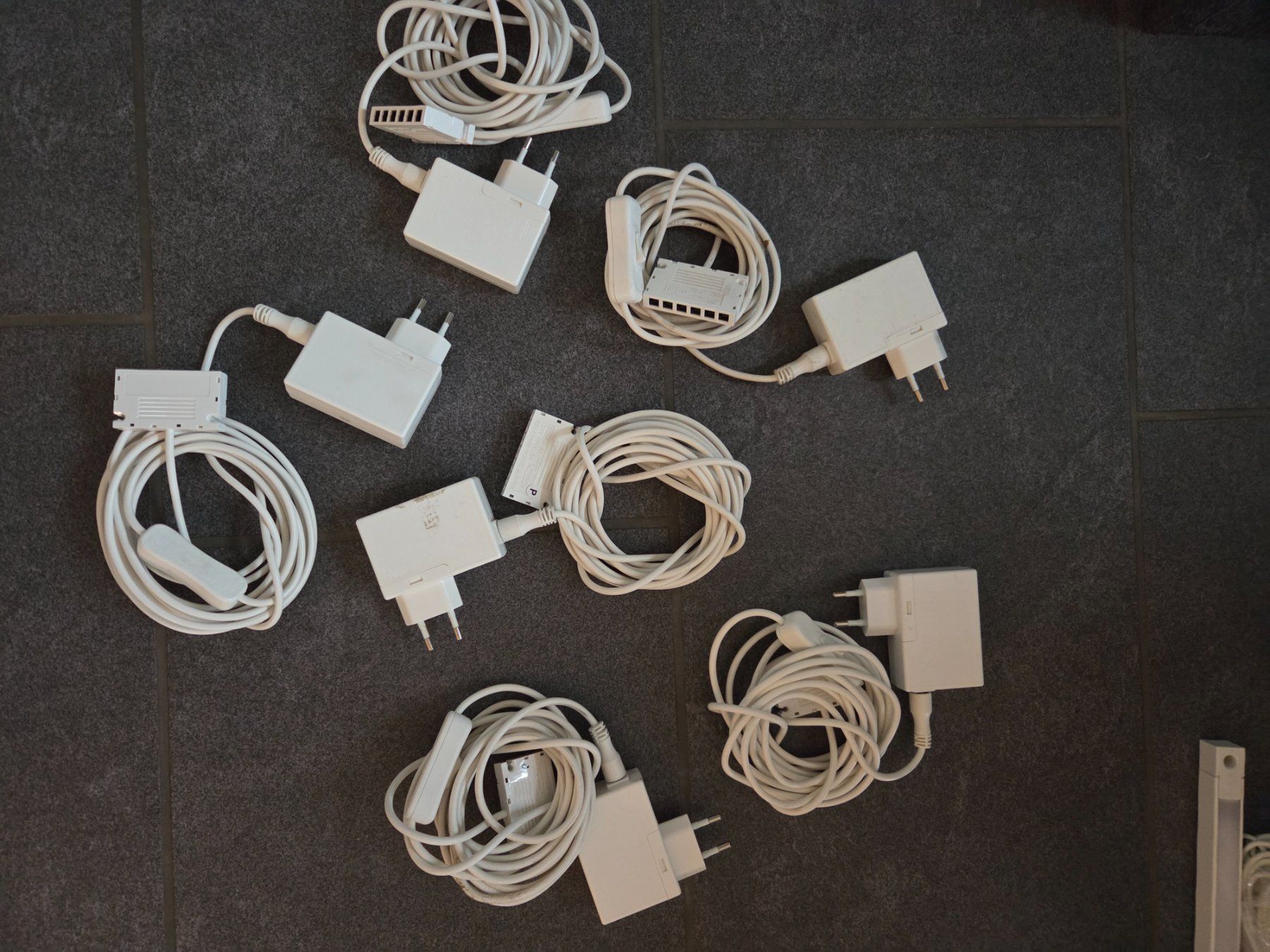 Componenti elettronici: IKEA-LED Treiber ANSLUTA, gebraucht, Versand möglich – Usato da Wiesendangen venduto da Mizira 1