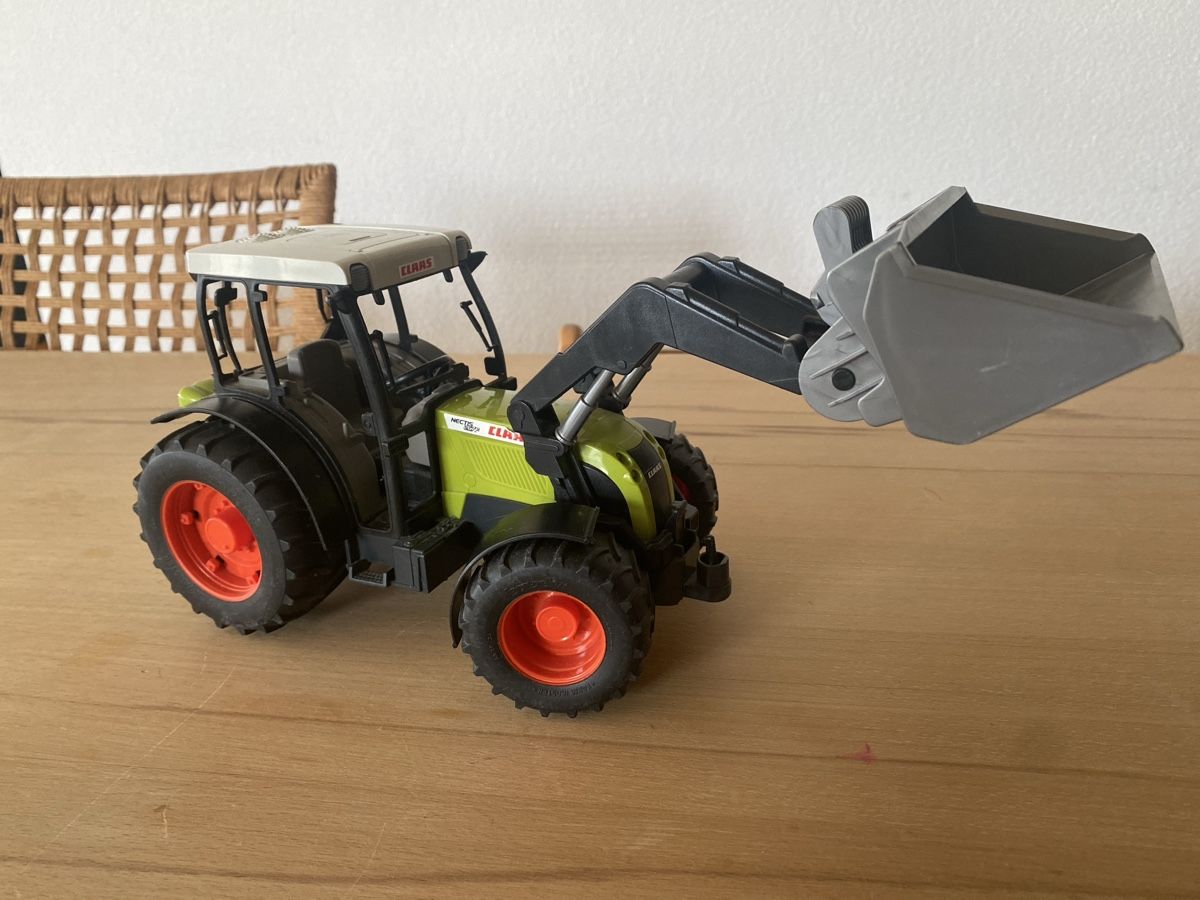 Giocattoli: Spielzeugtraktor Claas Nectis 267 Frontlader  – Usato da Zumikon venduto da Teuchter
