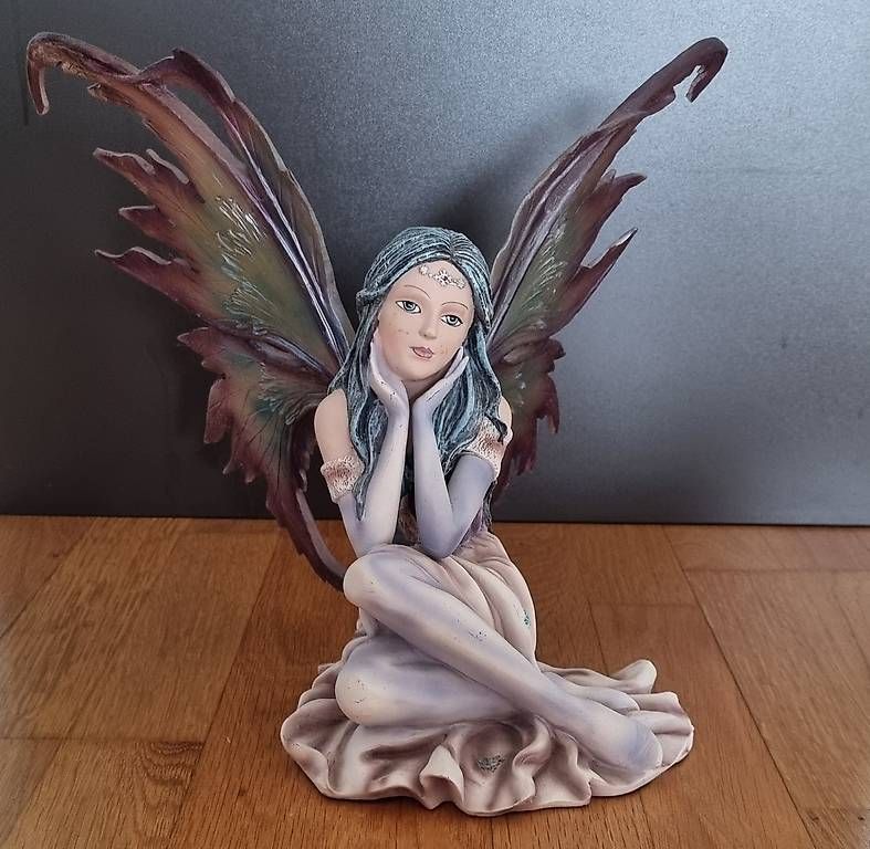 Statuette: Sitzende Elfe – Nuovo (secondo la descrizione) da Sursee venduto da Prisibisi