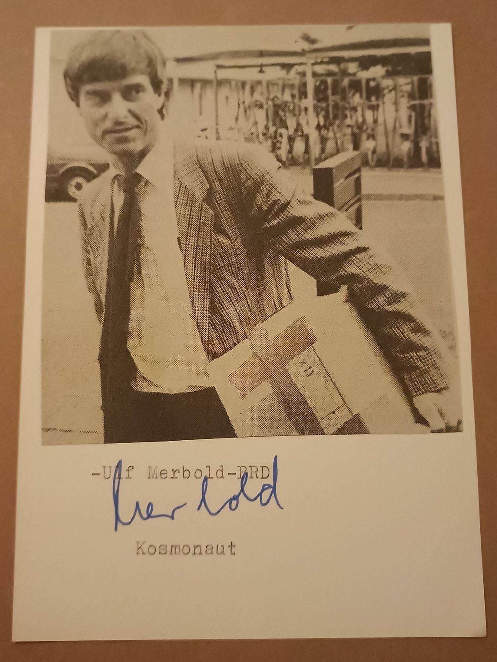 Autografi: Ulf Merbold - handsigniert - Astronaut – Usato da Menziken venduto da Artographs