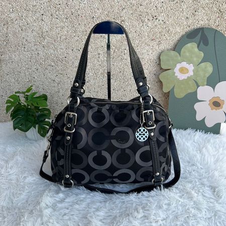 Schwarze Coach Handtasche mit Muster, neuwertig!