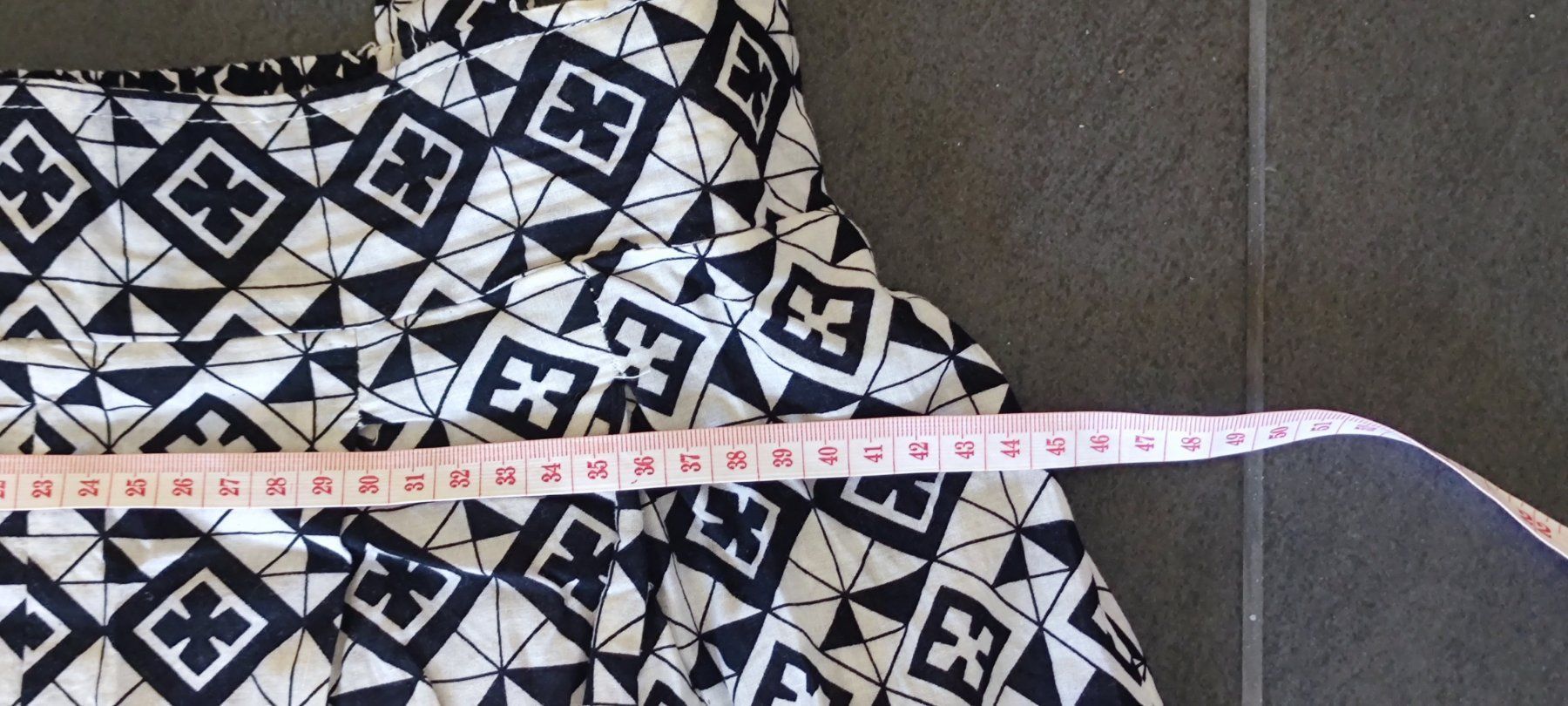 Tute: Sommer Jumpsuit mit grafischem Print – Nuovo (secondo la descrizione) da Rüti ZH venduto da Happynong 7