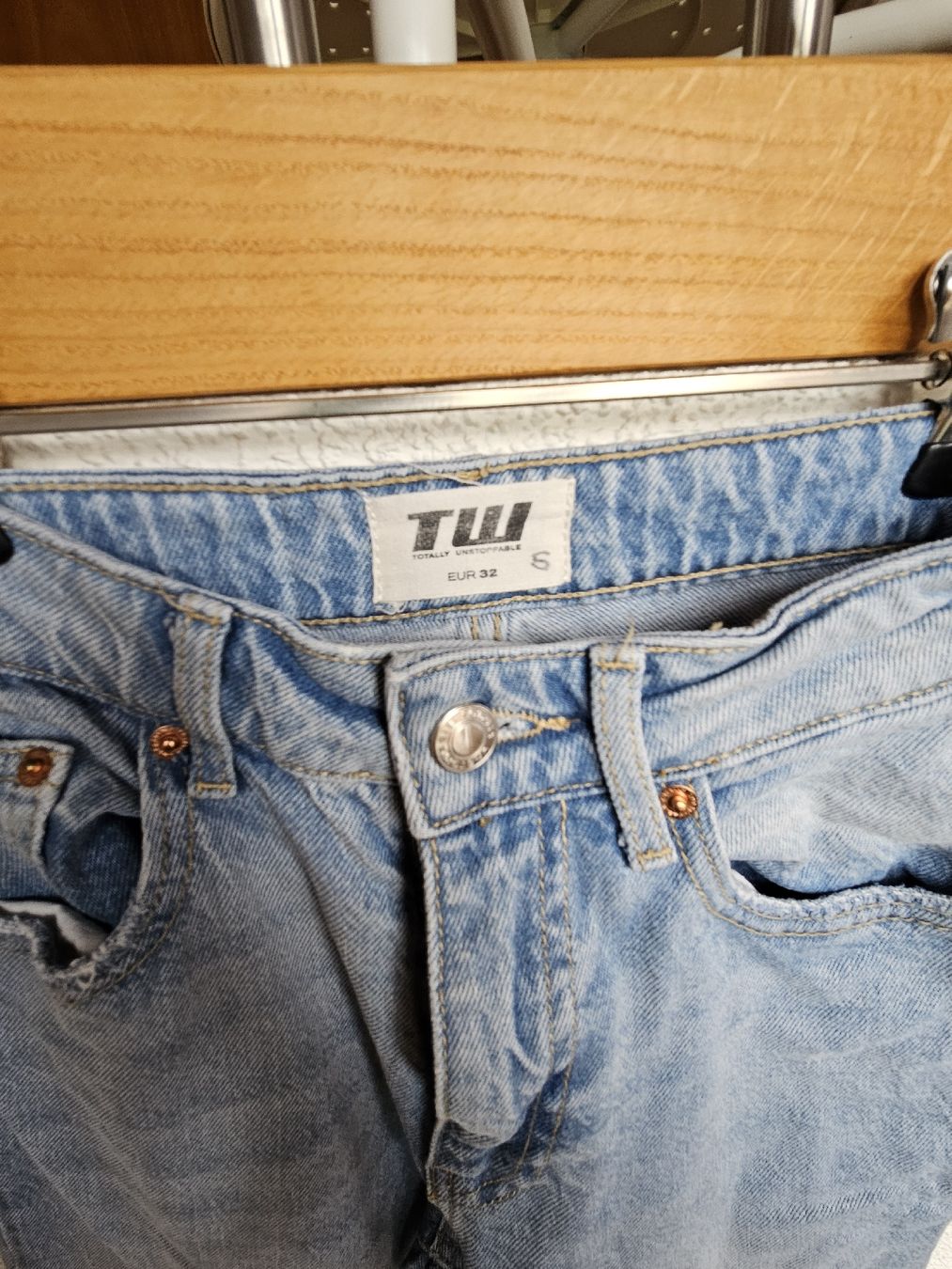 Jeans: Coole TW Jeans, Grösse 32, hellblau – Usato da Staffelbach venduto da Frisco77 3