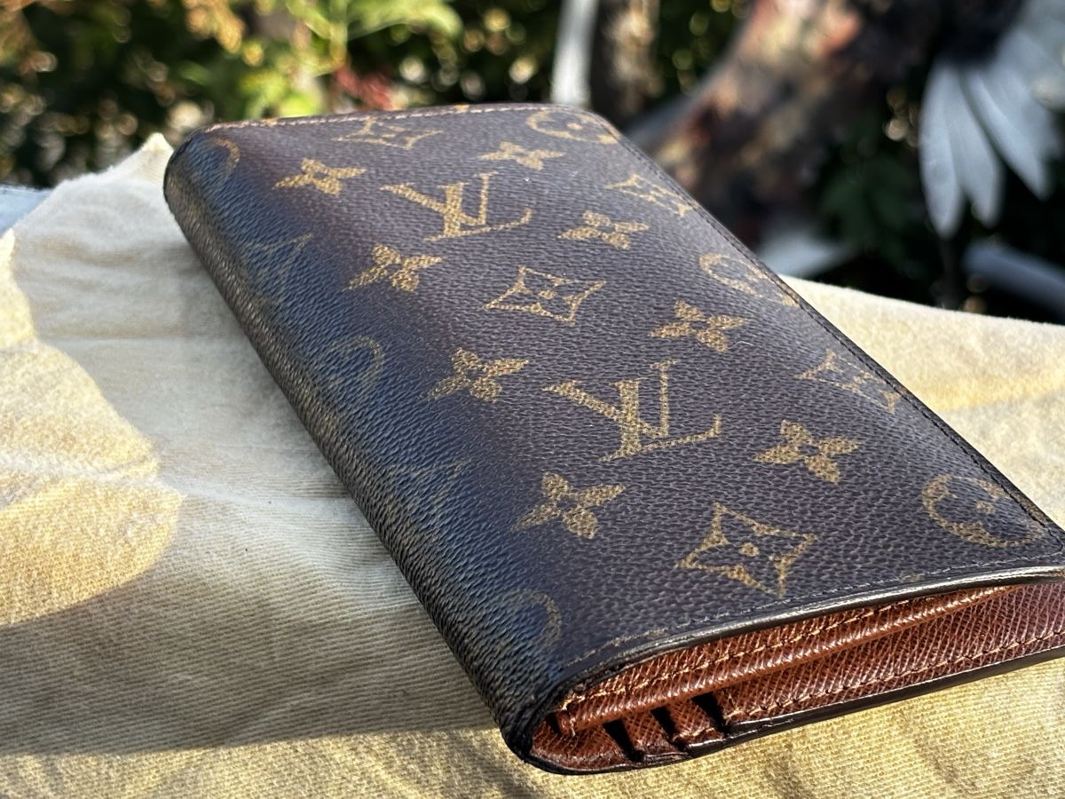 Louis Vuitton Portemonnaies: Louis Vuitton Brazza Monogram  – D'occasion à Walterswil SO par Sunshineyupi 2