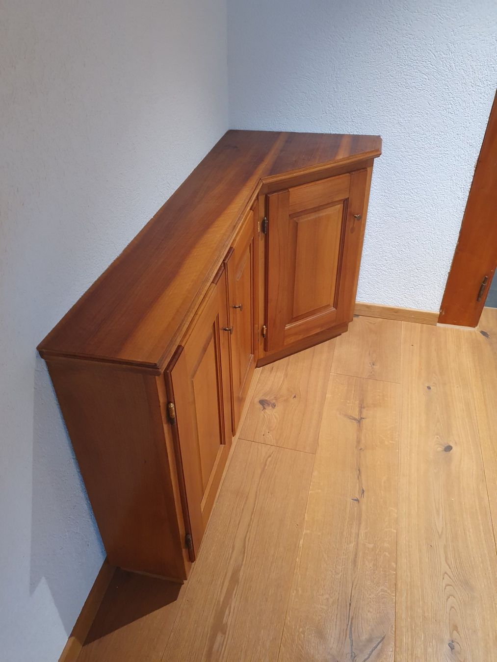 Kommoden: Eckkommode aus Holz – Gebraucht aus Ramlinsburg von Karinzgi 1
