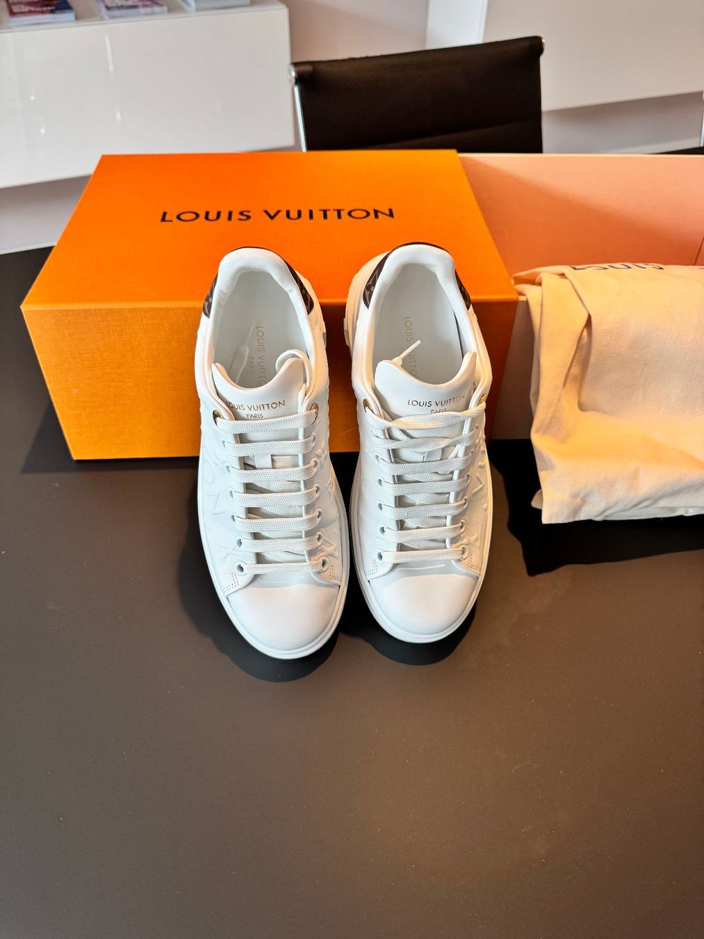 Louis Vuitton Scarpe da donna: Louis Vuitton - Time Out Sneaker Damen - Grösse 37 – Nuovo (secondo la descrizione) da Winterthur venduto da Thorben 2