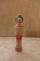 Kleine japanische Kokeshi Puppe