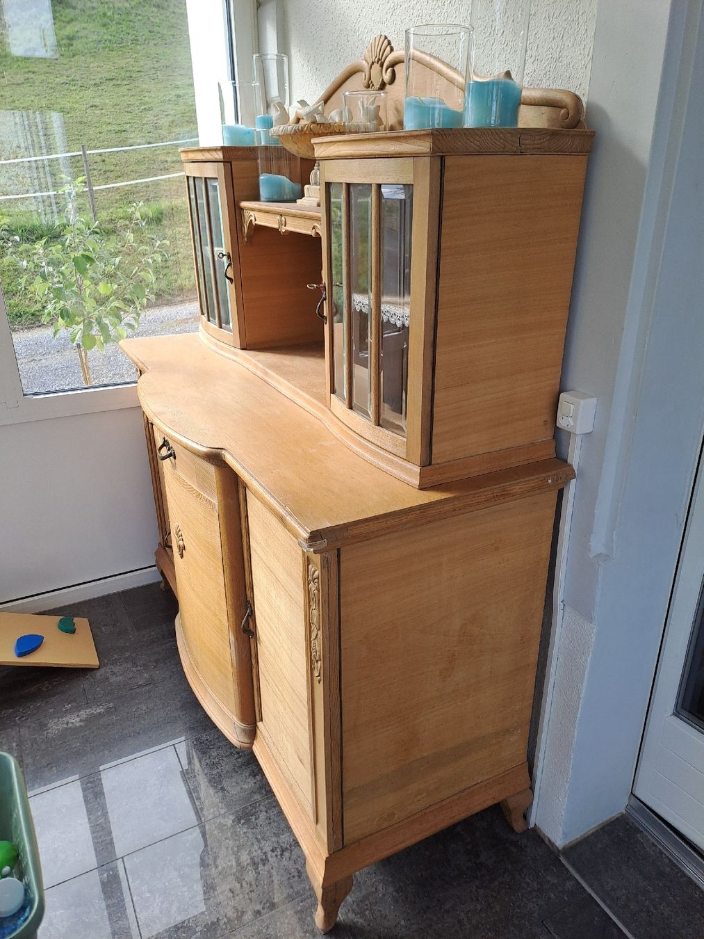 Büffets: Buffet aus Holz mit Glasvitrinen  – Gebraucht aus Rickenbach LU von bishiida 2