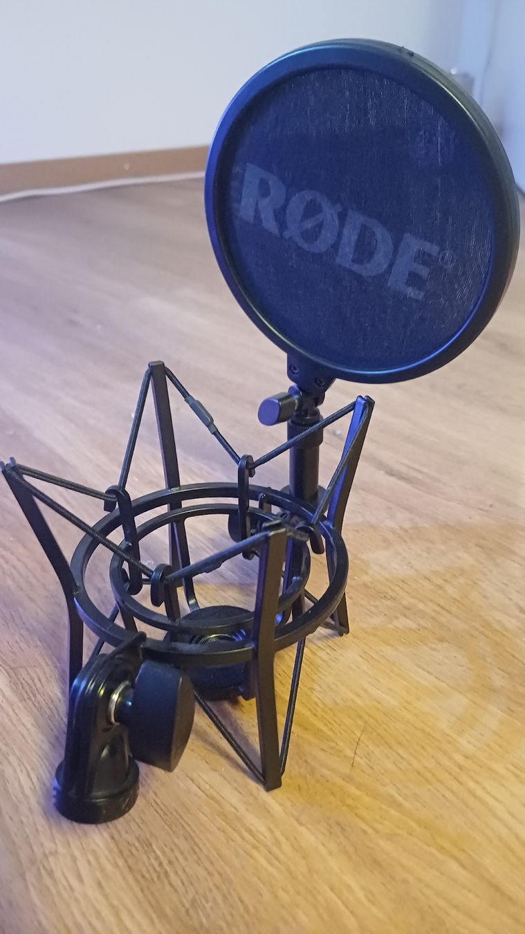 Supporti per strumenti musicali & leggii: Rode SM6 Mikrofonspinne+Popfilter, PSA1 Tischstativ, XLR. – Usato da Kriens venduto da Nikamii 1