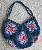 Gehäkelte Handtasche im Granny Square Look, neuwertig