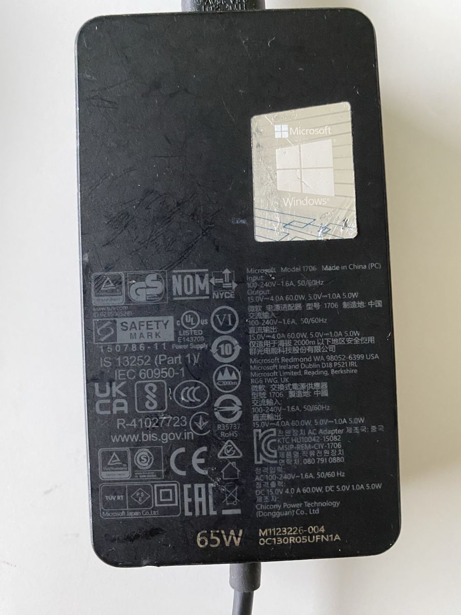 Chargeur: 3 Microsoft Surface Netzteile 65W Modell 1706 gebraucht – D'occasion à Wädenswil par JJ15 1