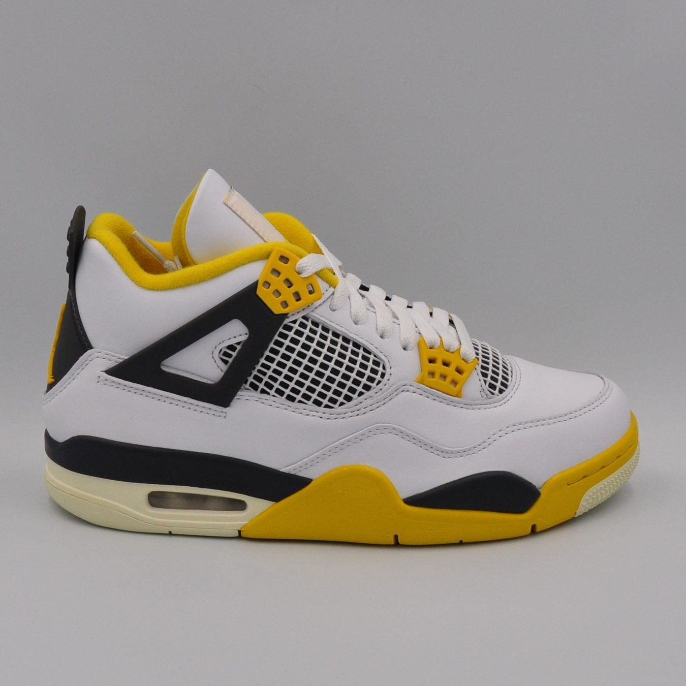 Jordan Scarpe da uomo: Jordan 4 Vivid Sulfur 42.5 – Nuovo e nell'imballaggio originale da Bern venduto da SneakerheavenLT