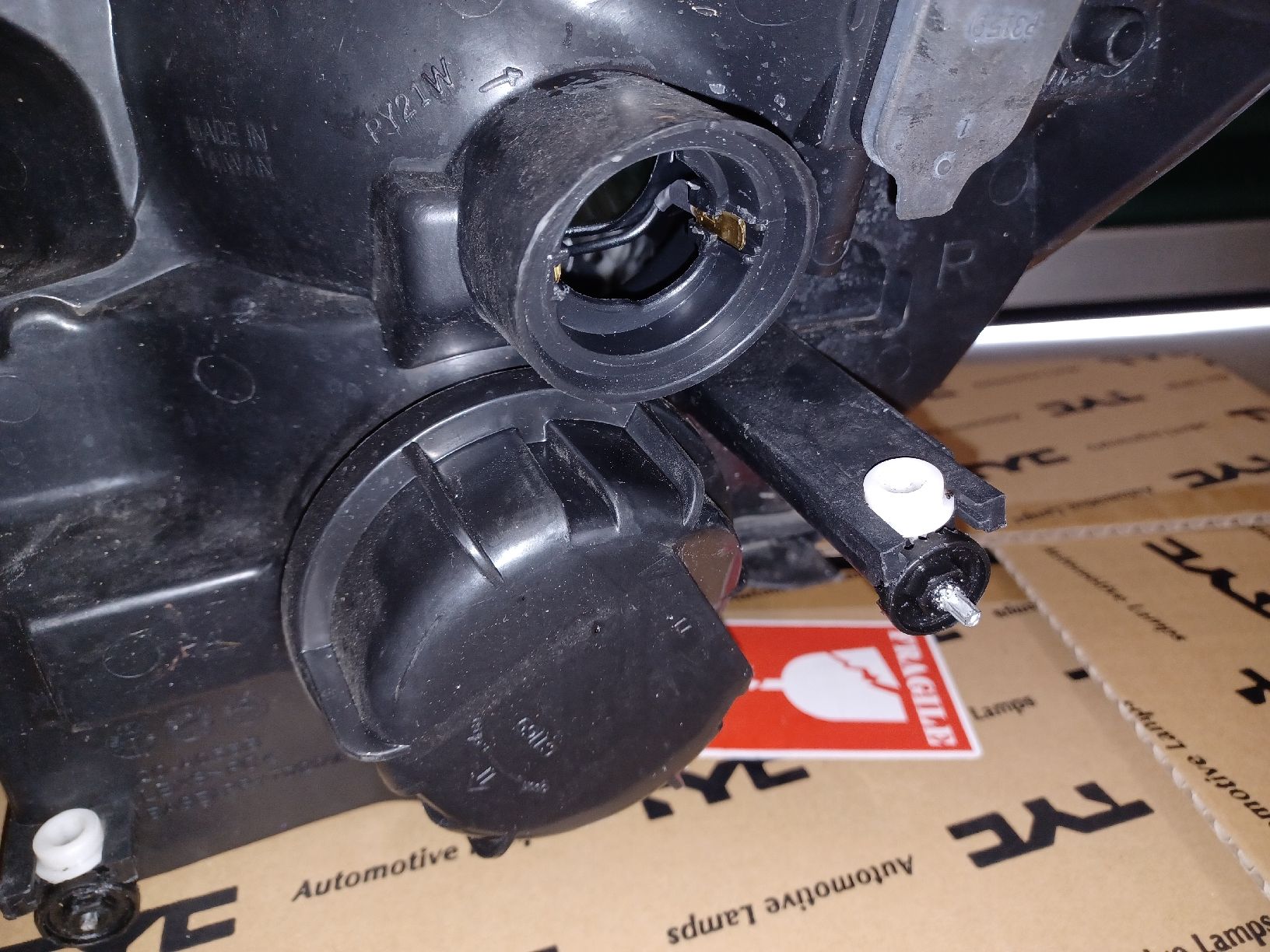 Ford Scheinwerfer: Scheinwerfer Ford Fiesta links + rechts – Gebraucht aus Suhr von Bondi4 5
