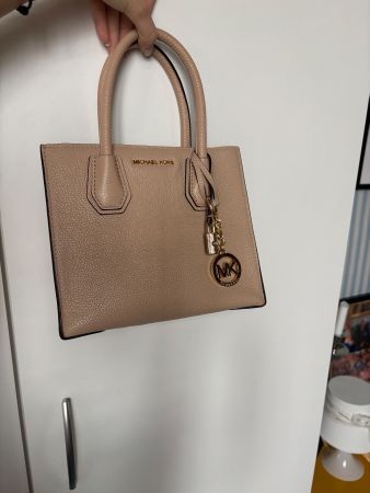 kleine Michael Kors Tasche in Beige