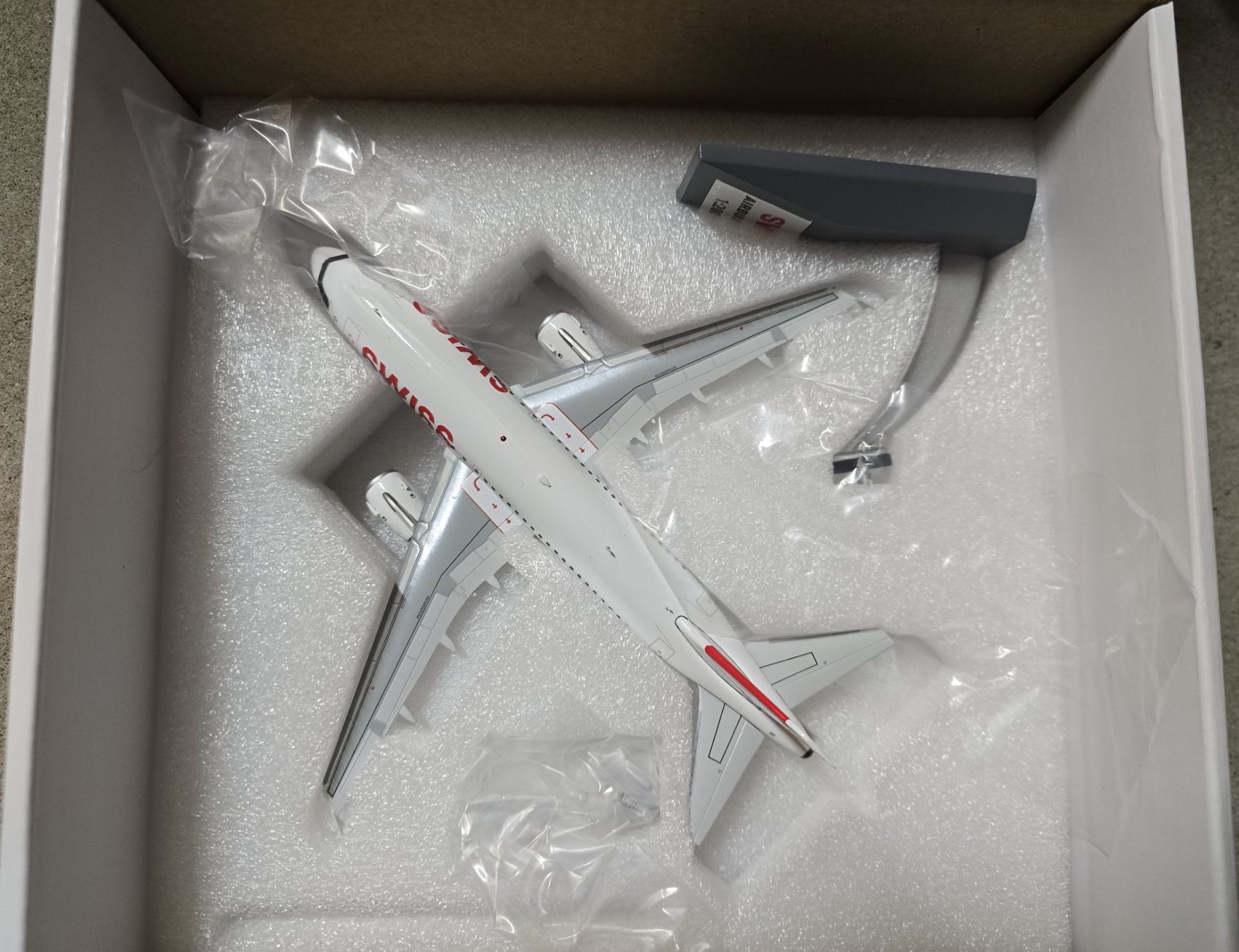 Airbus Kit di modellismo & Modellini statici: Swiss A319 - Jfox Models 1:200 – Nuovo (secondo la descrizione) da Oberglatt ZH venduto da fej_kj6q 3
