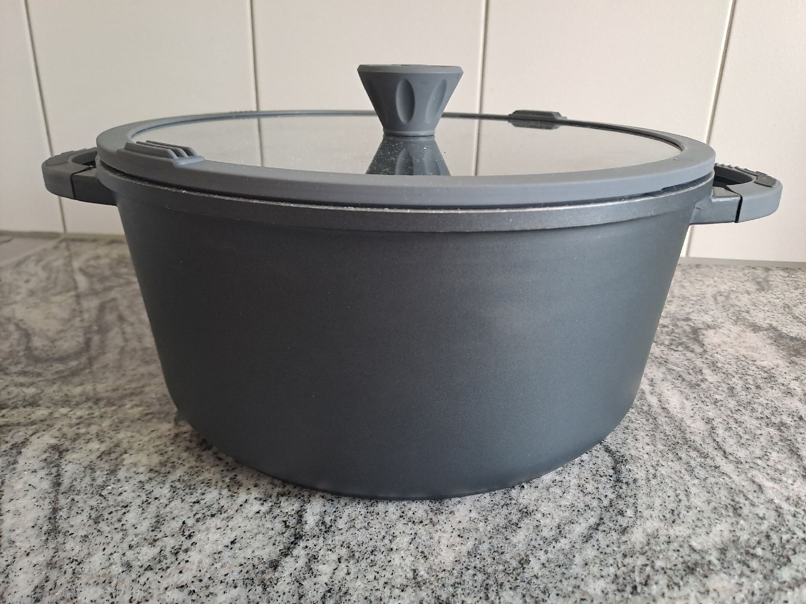 Casseroles: Bratentopf Crofton mit Deckel – D'occasion à Rickenbach LU par bishiida 1