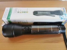 LED Solar-Taschenlampe, Outdoor, 100 m Sichtweite, fabrikneu