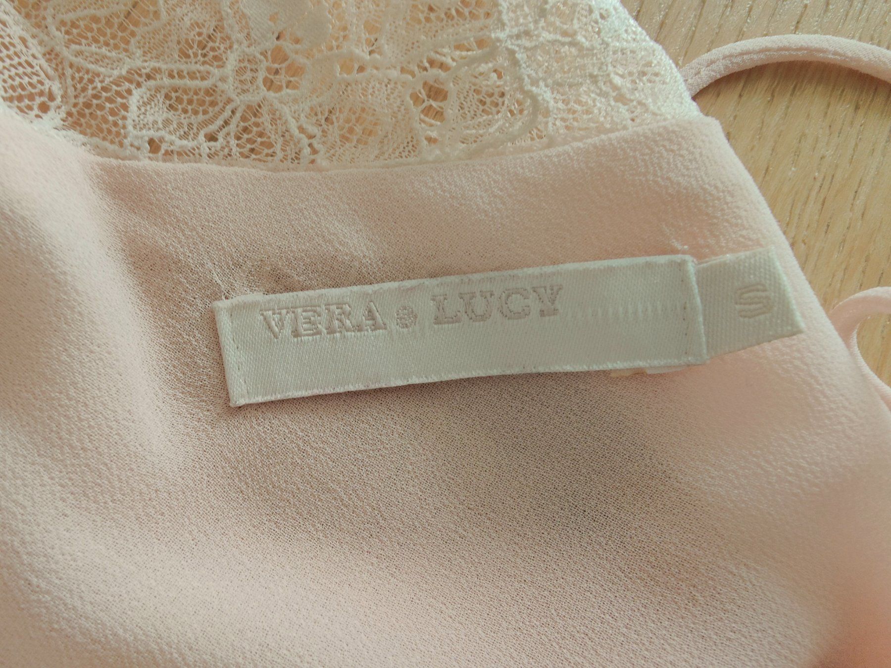 Tops: VERA e LUCY Damen Top Elegant Lachsfarben S – Gebraucht aus Birmensdorf ZH von LucaToni02 1