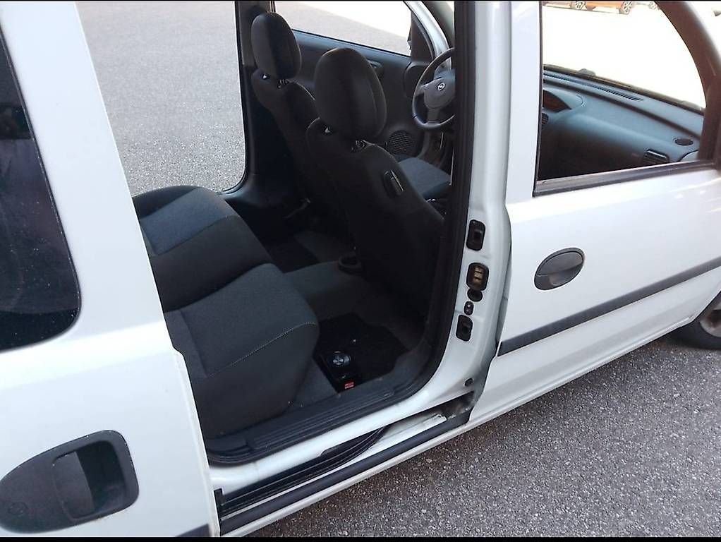 Autos: Opel Combo 1.6 CNG  – D'occasion à Mägenwil par arnyek 3