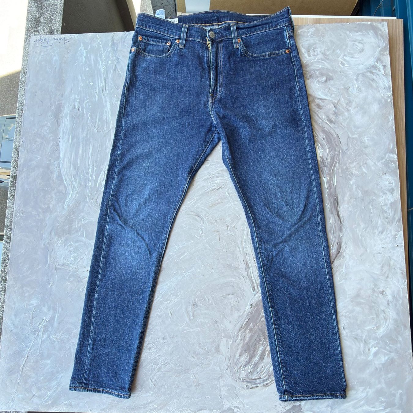 Levi's Jeans: Jean Levi's bleu brut, taille 32/30, bon – Usato da Thônex venduto da Suisse.Shopping