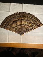 Rare éventail chinois en bois rouge laqué et doré 1830/50