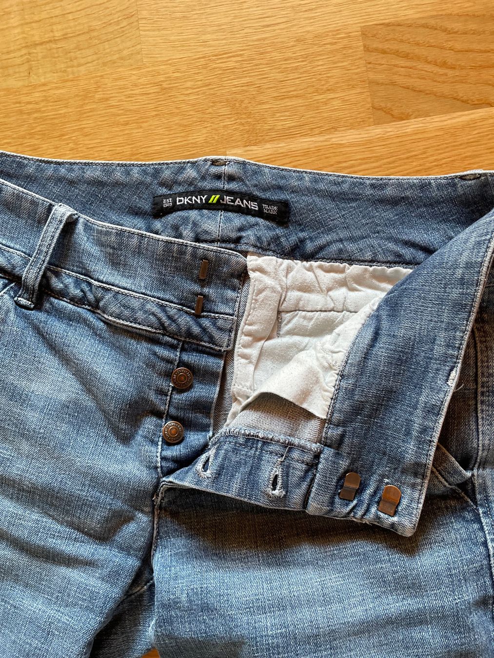 DKNY Jeans: DKNY Jeans, Gr. 30 – Usato da Olsberg venduto da iri_pn9t 2