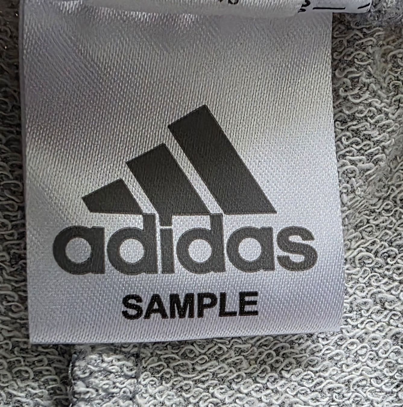Adidas Hosen: Adidas Trainingshose/ Jogginghose Grau Grösse S – Gebraucht aus Spiez von gbr-stu 3