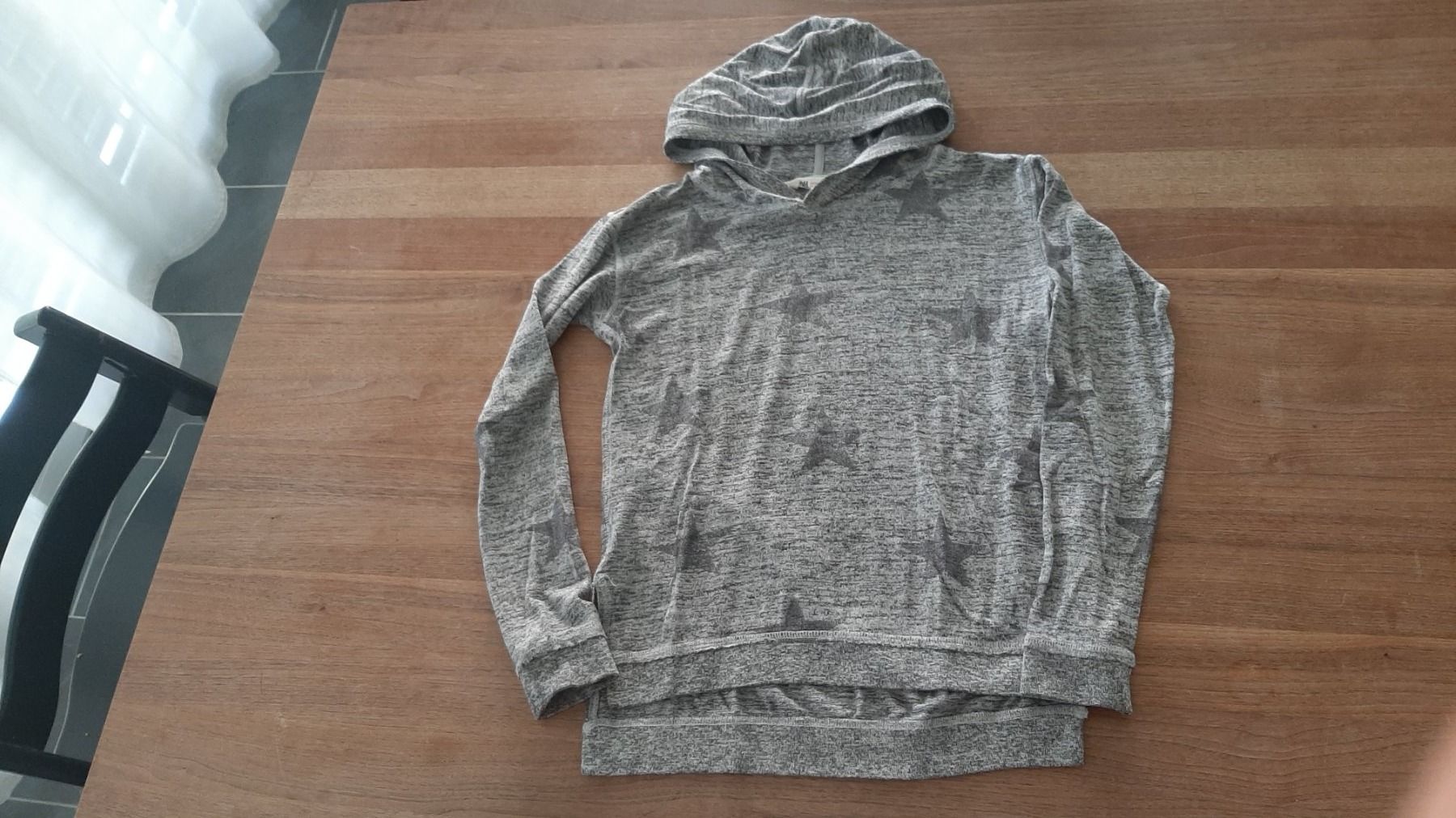 H&M Maglioni & Felpe: Kapuzenpullover Sterne Grösse 158/164 – Usato da Dübendorf venduto da Luuuusmeitli12