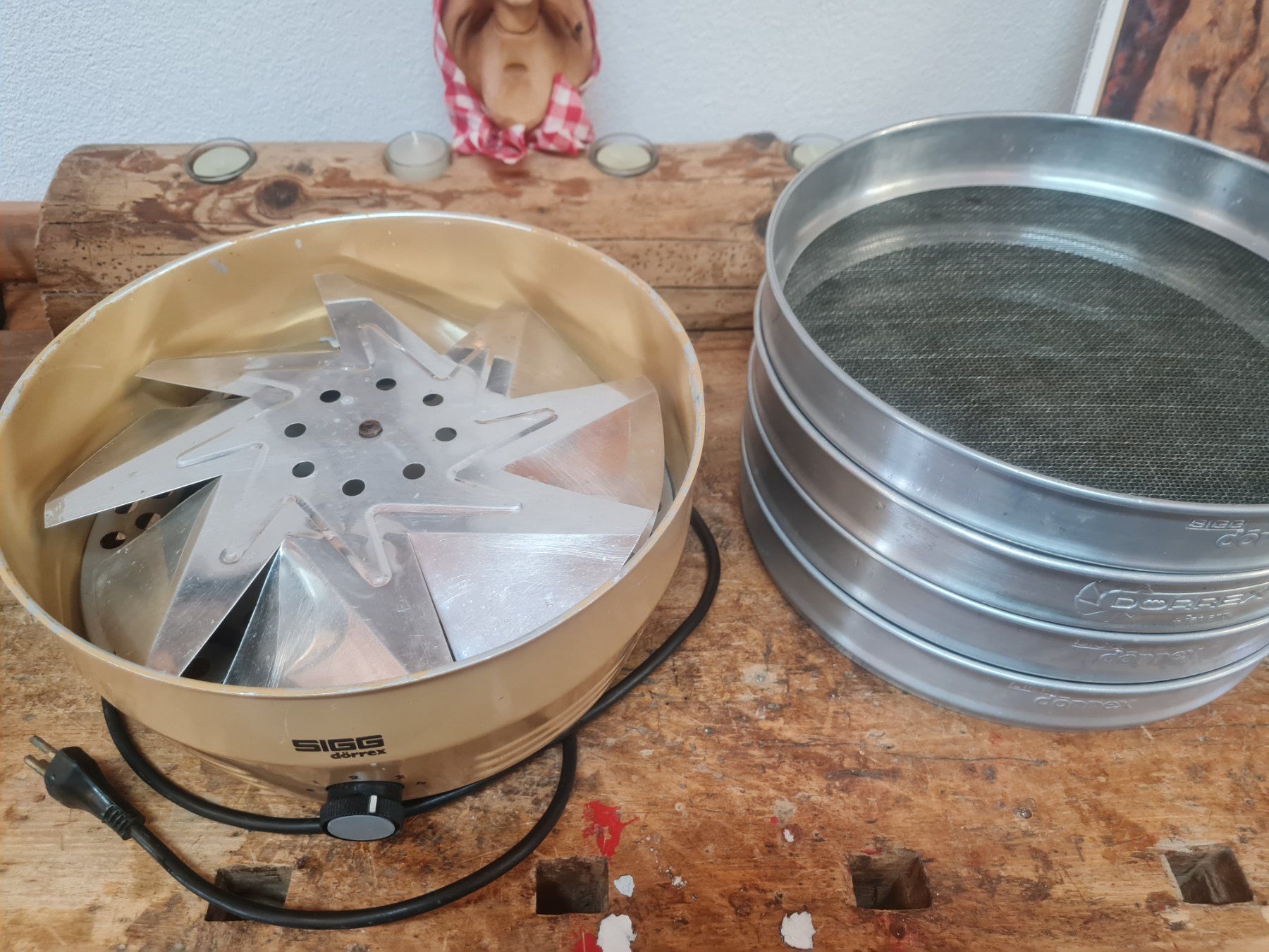 Sigg Küchengeräte: Dörrgerät Sigg Dörrex mit vier Sieben gebraucht – Gebraucht aus Hofstetten b. Brienz von Nordtor 5
