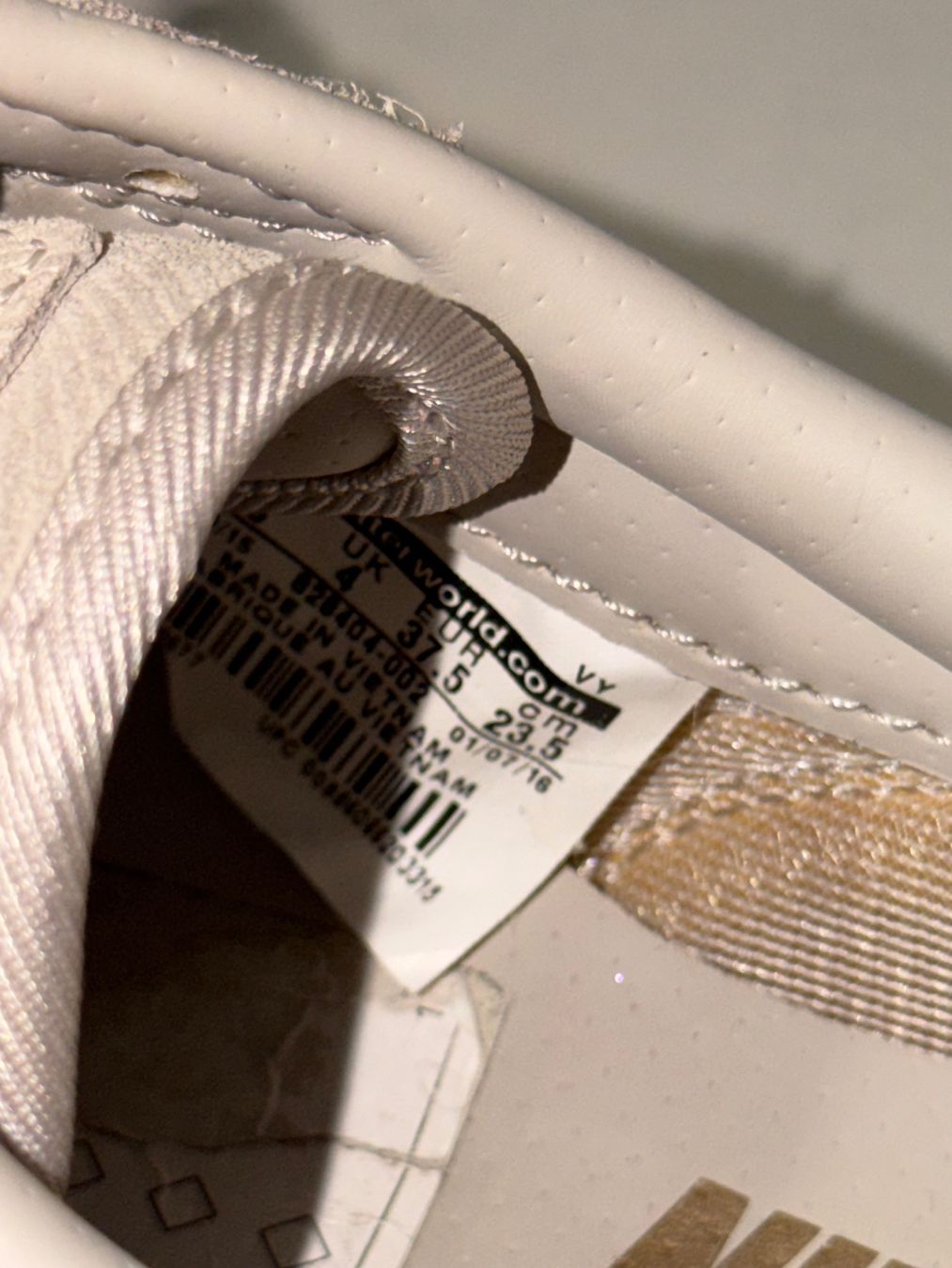 Nike Scarpe da donna: Nike Damenschuhe Grösse 37,5 beige – Usato da Ittigen venduto da zaf_6sy9 3