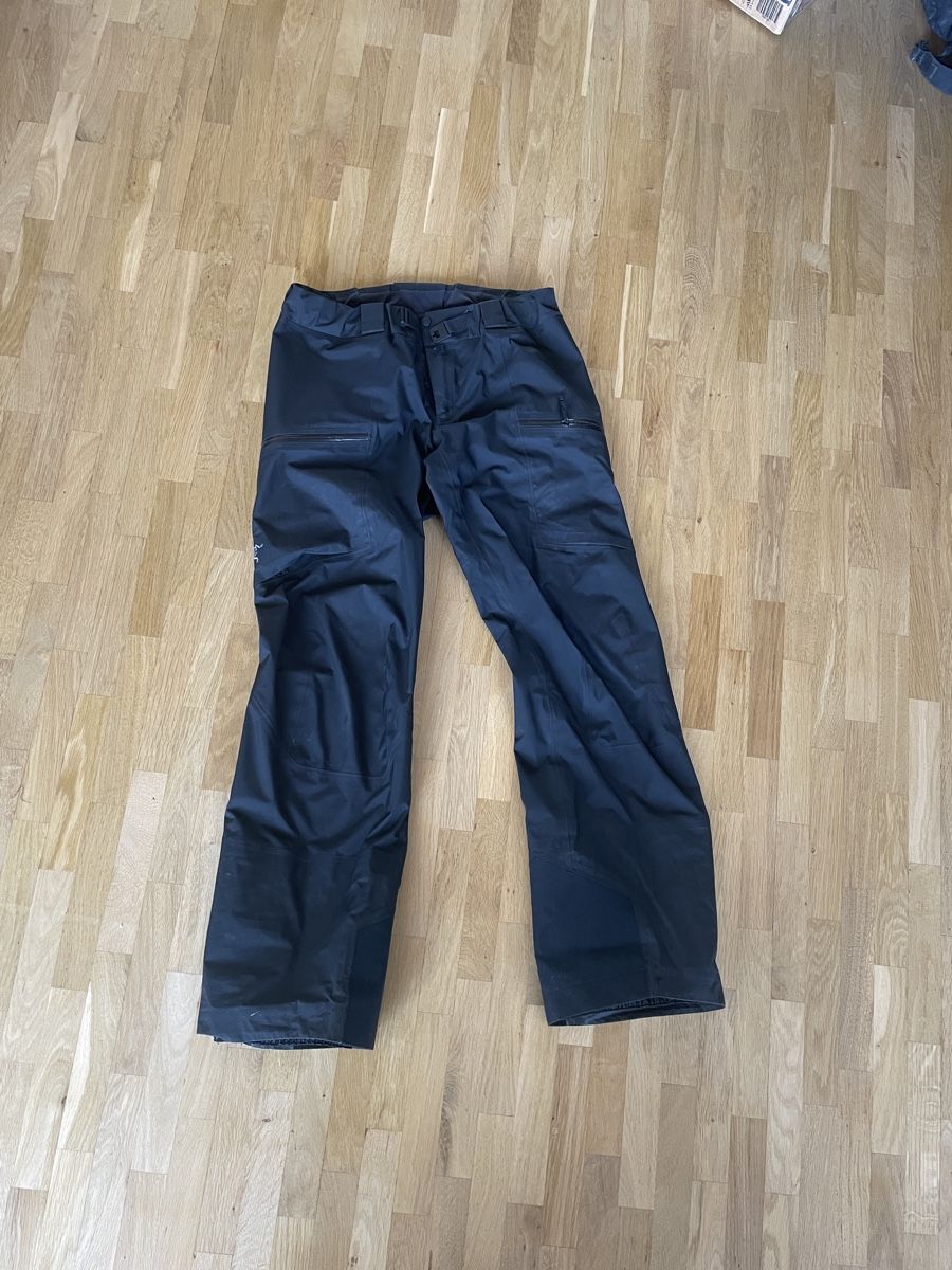 Arcteryx Pantaloni: Arcteryx Sabre Pants XL – Usato da La Tour-de-Peilz venduto da pittetale