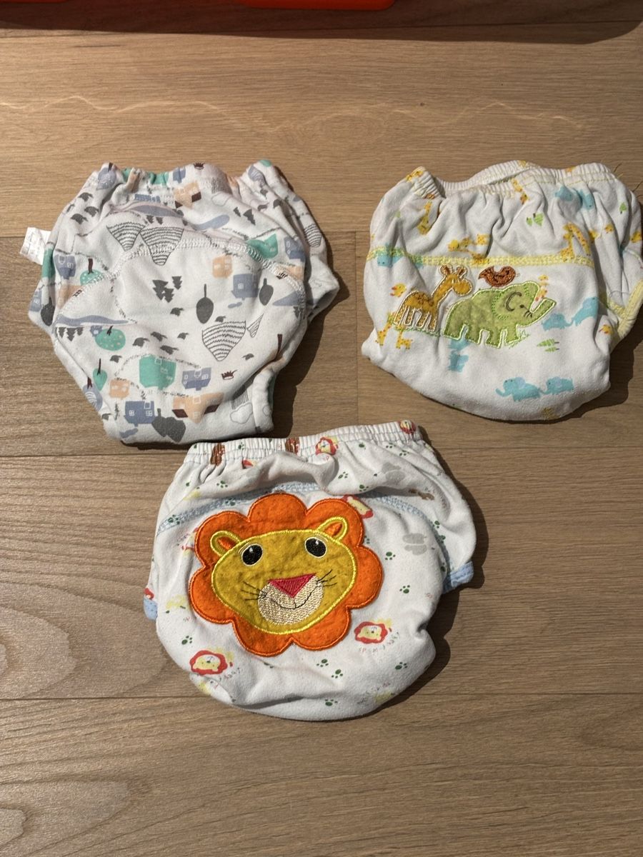Lotti & Set di vestiti: 9 Baby Training Pants Bundle - Adorable Designs – Usato da Wahlen b. Laufen venduto da Slash077 1