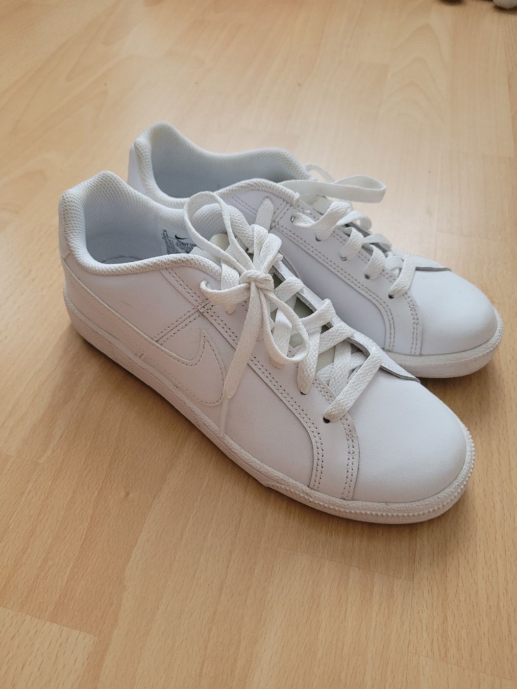 Nike Damenschuhe: Schuhe Nike gr. 37.5 – Gebraucht aus Inwil von Flower2325