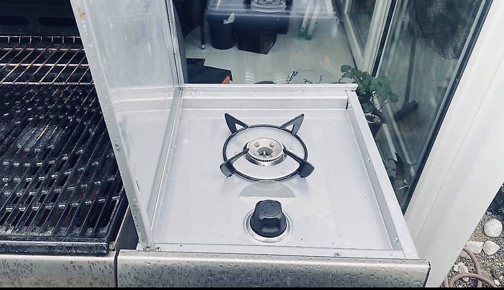 Grils: Gasgrill 4+1 Brenner – D'occasion à Hinwil par wifiman 1