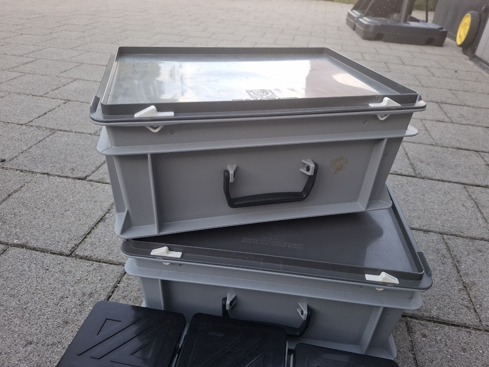 Casse di trasporto: Kunststoffboxen grau mit Deckel gebraucht – Usato da Zihlschlacht venduto da ena_n99x 1