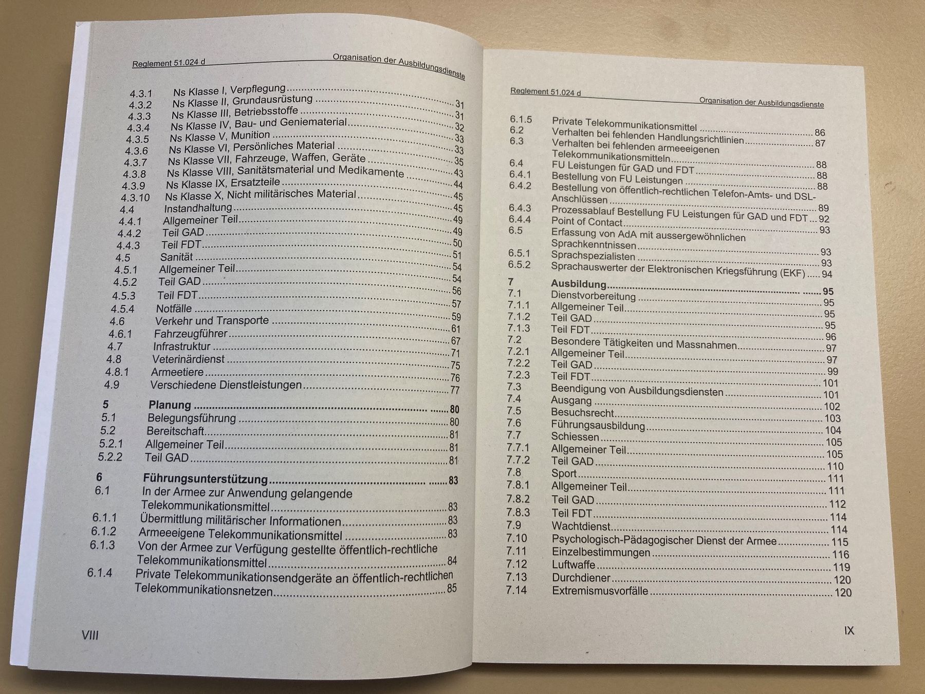 Bücher: Reglement: Organisation der Ausbildungsdienste - CH Armee – Gebraucht aus Brütten von Hst1 2